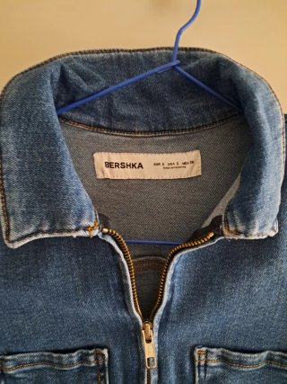 Mono vaquero corto Bershka