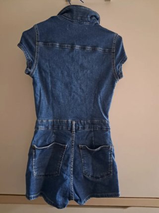 Mono vaquero corto Bershka