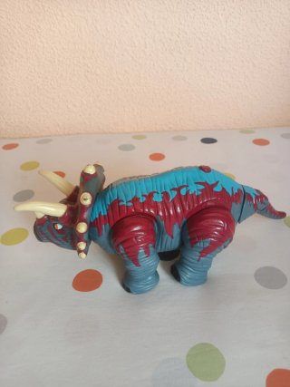 DINOSAURIO TRICERATOPS