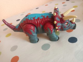 DINOSAURIO TRICERATOPS