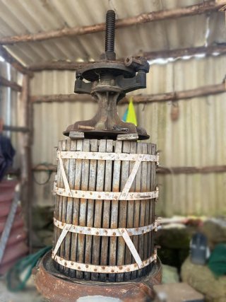 Prensa de vino antigua