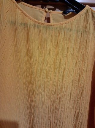 Blusa naranja con volantes