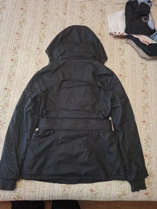 Chaqueta negra 3/4 con cinturón