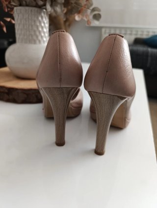 Salón Hispanitas Nude Tacón Peep Toe.