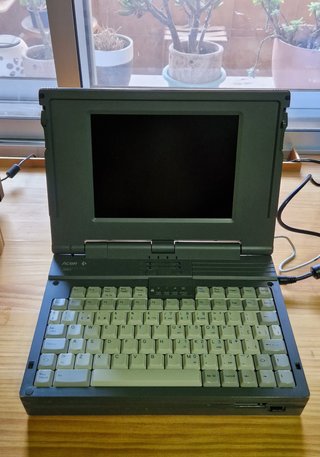 Portátil 386 retro años 90