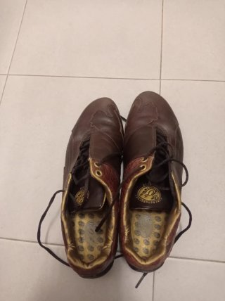 Zapatillas Puma Marrones y Doradas