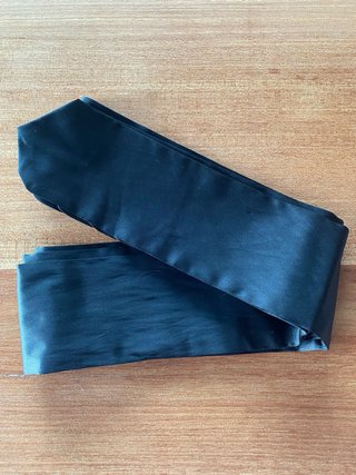 Cinturón negro de satén