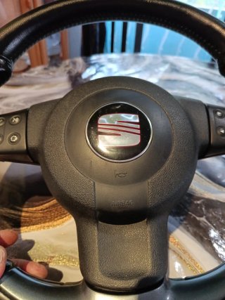 Volante Seat León FR