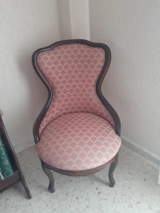 Sillón de dormitorio tapizado rosa