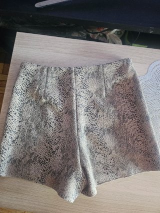 Falda pantalón efecto piel serpiente