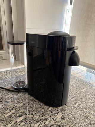 Cafetera Nespresso Vertuo Plus Negra