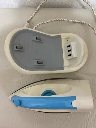 Plancha de vapor Tulus blanca y azul