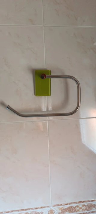 Mueble baño con  lavabo espejo y accesorios