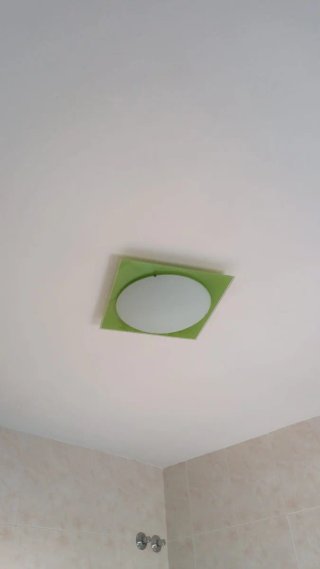 Mueble baño con  lavabo espejo y accesorios