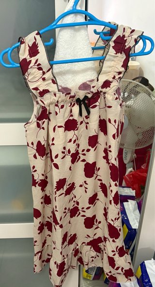 Pijama floral de tirante beige y rojo para verano