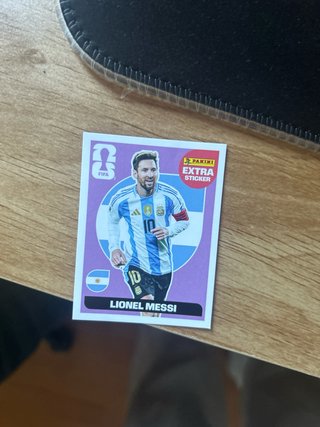 Cromo Extra de Messi Morado Mundial 2026