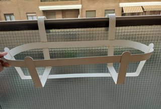 Jardinera metálica blanca