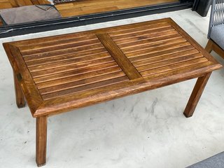 Mesa de exterior de teca