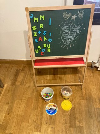 Escritorio infantil madera + pizarra