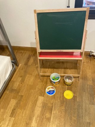 Escritorio infantil madera + pizarra