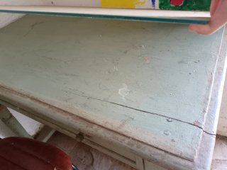 Mesa tocinera con 2 taburetes, comprada en Ronda.