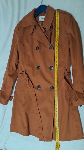 Gabardina Stradivarius marrón. Talla L