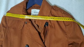 Gabardina Stradivarius marrón. Talla L