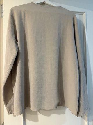 Blusa Zara manga larga beige