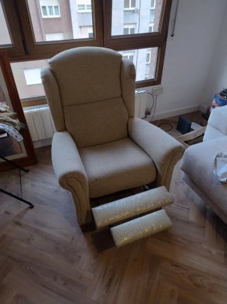 Sillón orejero reclinable tela