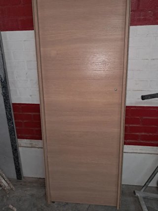 Puerta madera 60cm con marco y bisagras