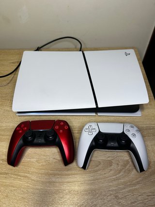 Consola PS5 Digital Edition + 2 Controles