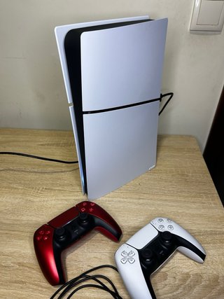 Consola PS5 Digital Edition + 2 Controles