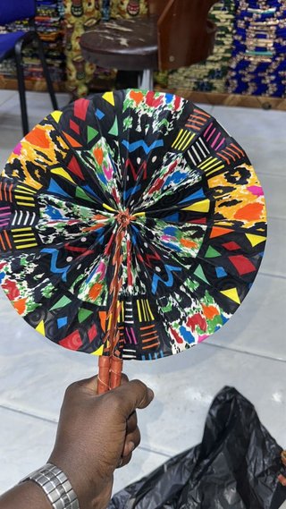 Abanico de tela con diseño XO