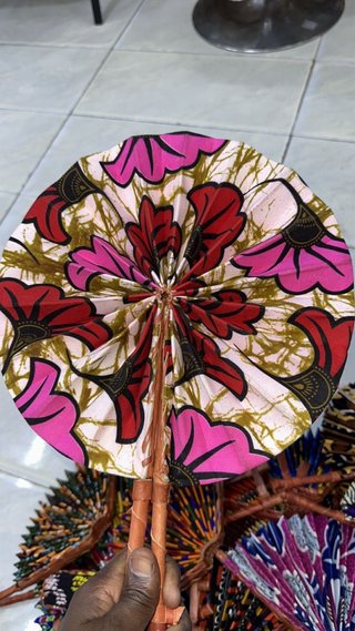 Abanico de tela con diseño XO