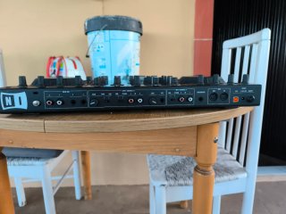 Controladora DJ Traktor Kontrol S4 MK1