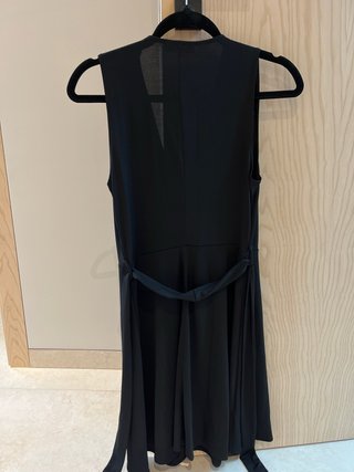 Vestido Mango escote pico negro