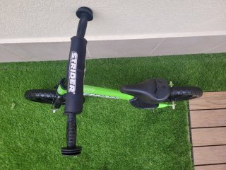 Bicicleta sin pedales Strider verde