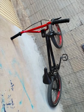 Bicicleta BMX Monty 20 Negra y Roja