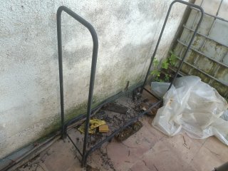 Leñero metálico exterior