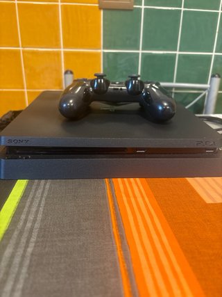 PS4 Slim 1TB Negra 2022 + 3 Juegos