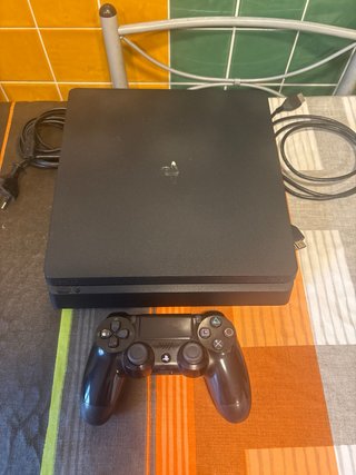 PS4 Slim 1TB Negra 2022 + 3 Juegos