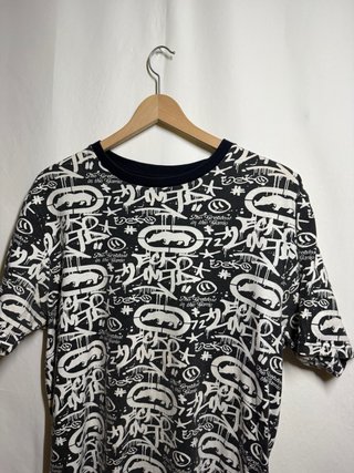 Camiseta Ecko Unltd Graffiti Negra Blanca