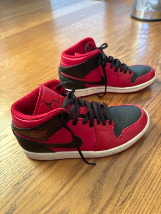 Nike Air Jordan 1 Rojas y Negras Talla 42