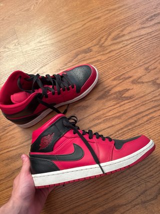 Nike Air Jordan 1 Rojas y Negras Talla 42