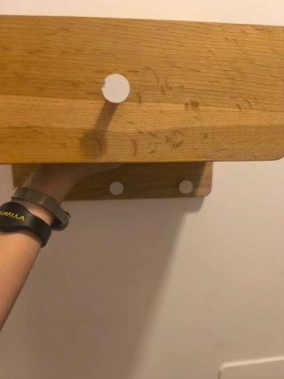 Tavolino da ingresso in legno sospeso
