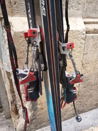 Esquís Petzl con fijaciones