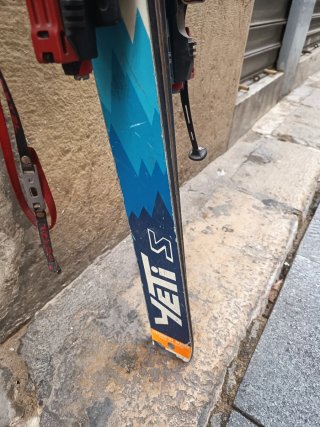 Esquís Petzl con fijaciones