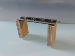Escala N Puente  9cm largo con Vía y Pilares