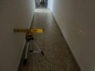 Nivel láser Parkside con trípode