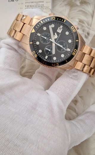 Reloj Emporio Armani Negro y Dorado